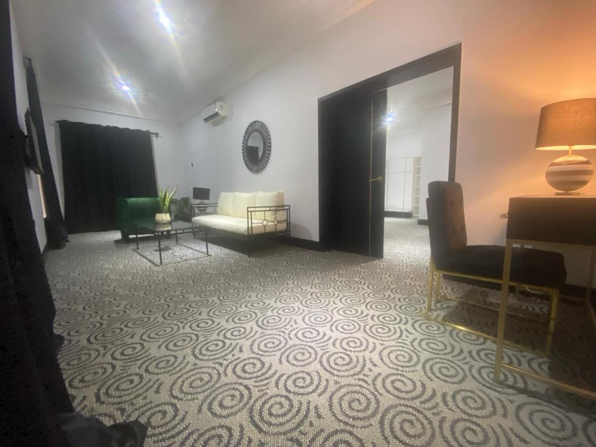 Muse Boutique Hotel Enugu Buitenkant foto