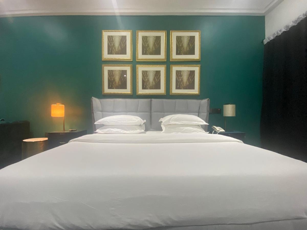 Muse Boutique Hotel Enugu Buitenkant foto