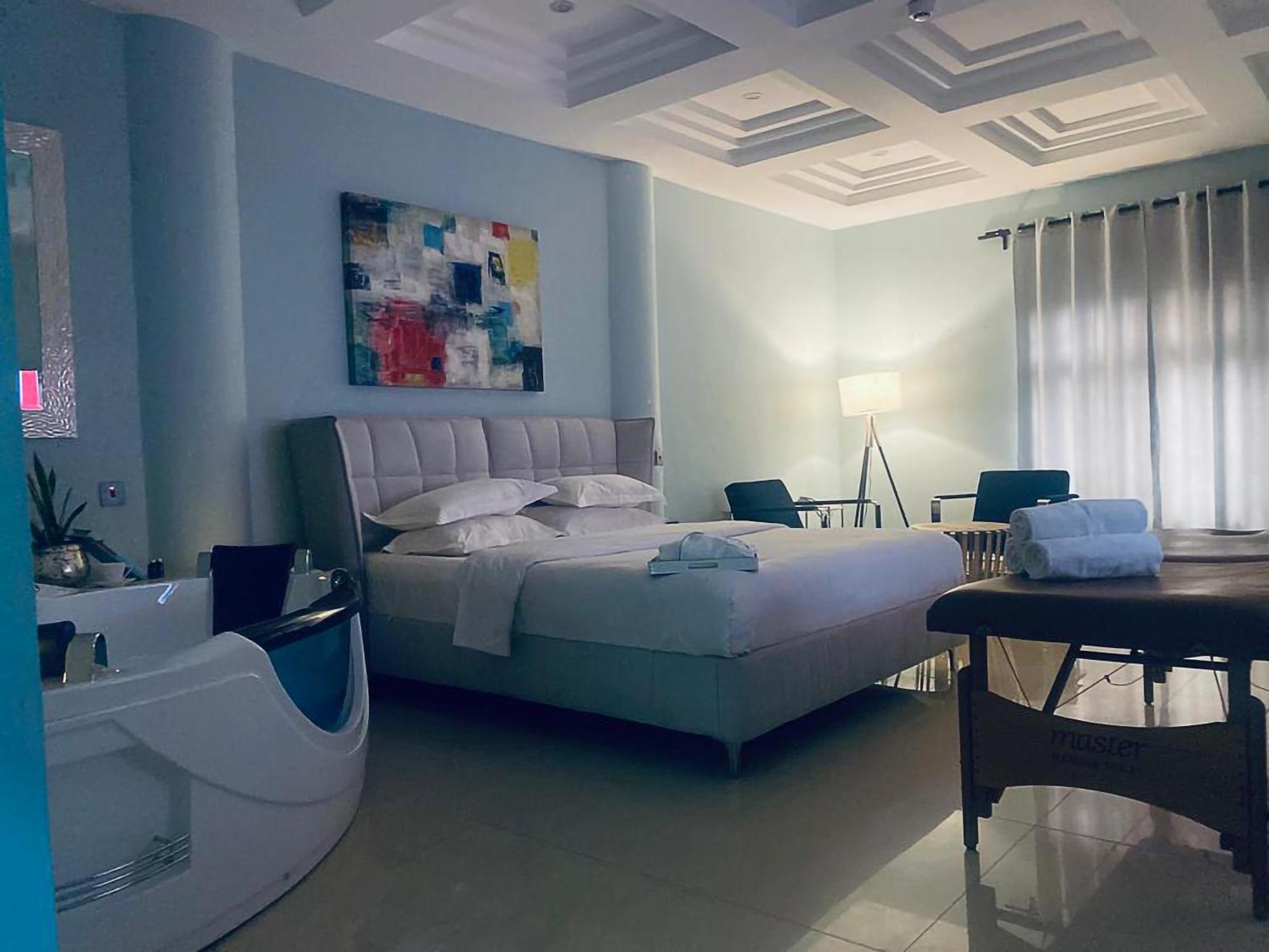 Muse Boutique Hotel Enugu Buitenkant foto