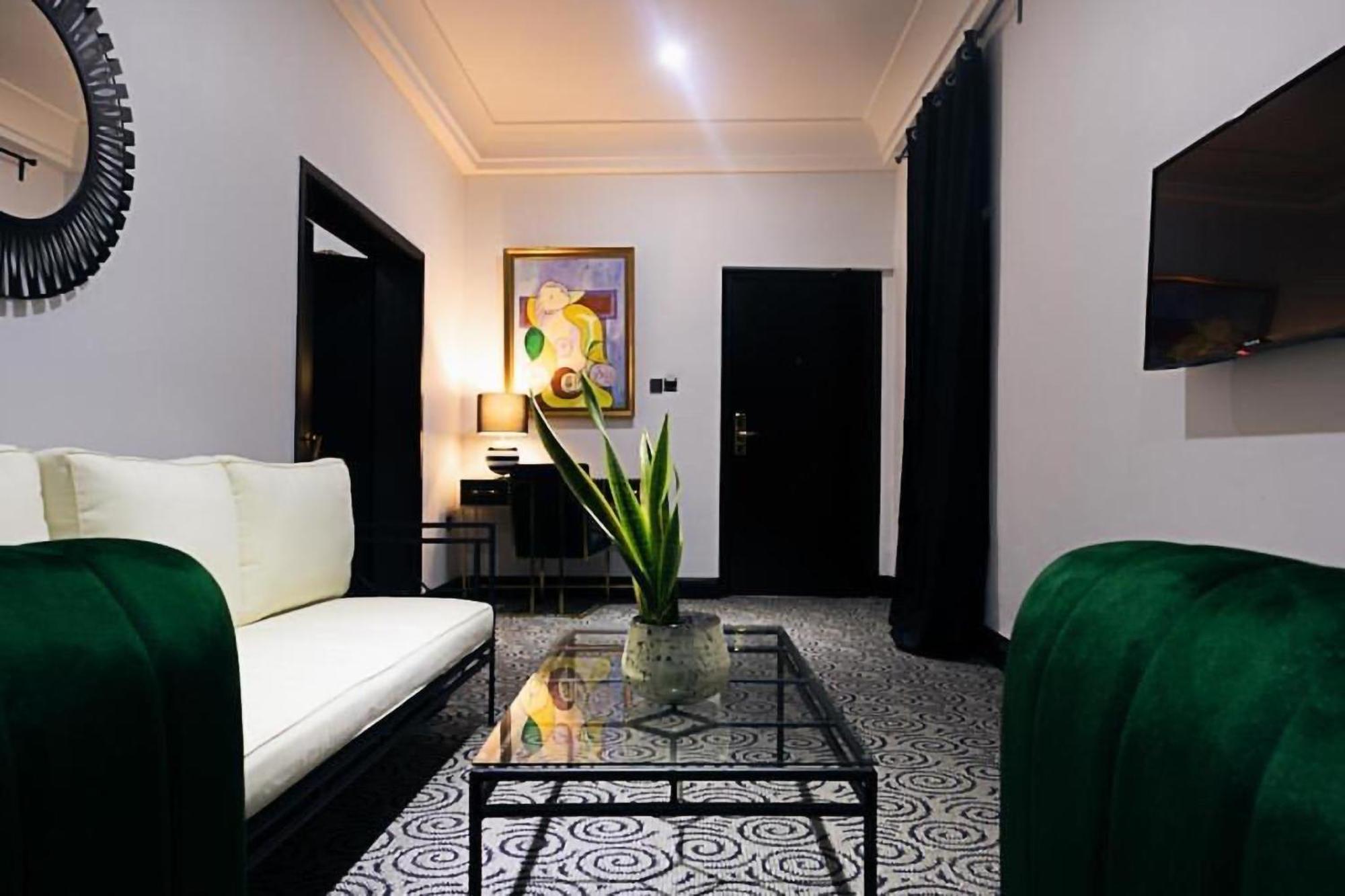 Muse Boutique Hotel Enugu Buitenkant foto